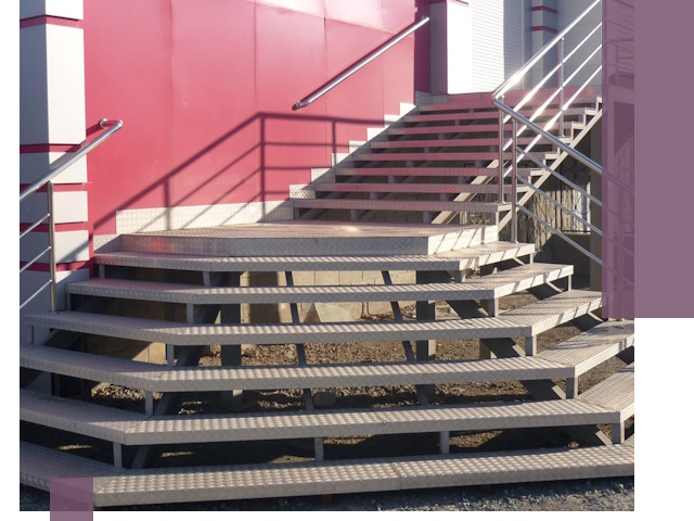 Лестницы для магазина в Химках — изготовление и монтаж