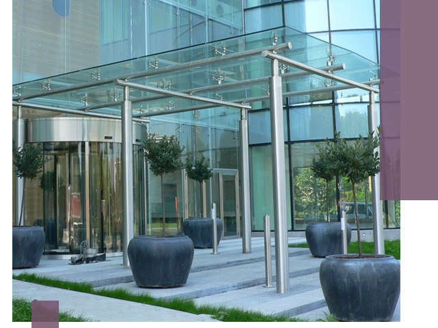 Навесы из стекла на заказ в Химках — монтаж и установка