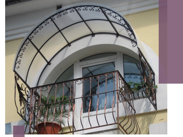 Козырьки над балконом в Химках — изготовление и монтаж