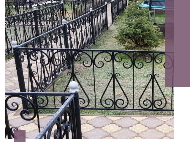 Кованые газонные ограждения под ключ в Химках